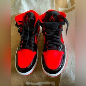 WMNS AIR JORDAN 1 MID